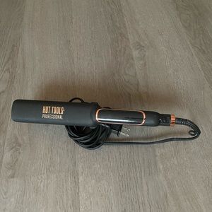 🚫SOLD🚫 Hot Tools Rose Gold Straightener